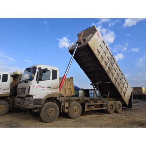 Camion à benne basculante Dongfeng Rhd 8X4 à la promotion des stocks