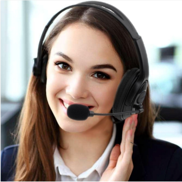 Computer verwenden Call-Center-Kopfhörer USB-Headset