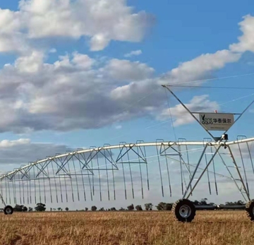 Farm lawn sprinkler center pivot irrigation system