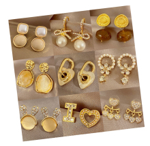 Vintage Flower 925 Sterling Silver Heart Earings: A Minimalist's Dream