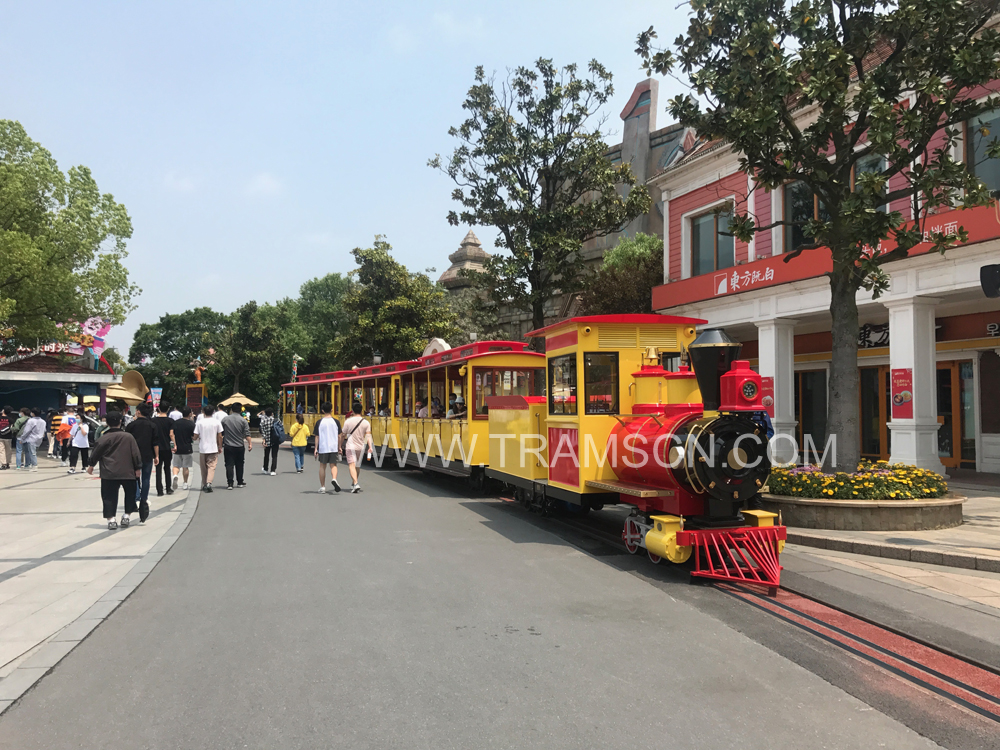 Park Trains  YELLOW EXPRESS TRAIN IN SHANGHAI