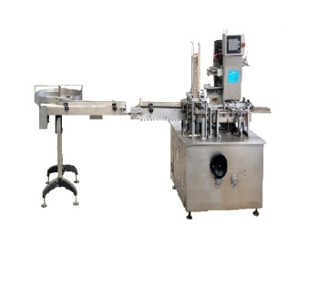 Automatic packing machine for bottles