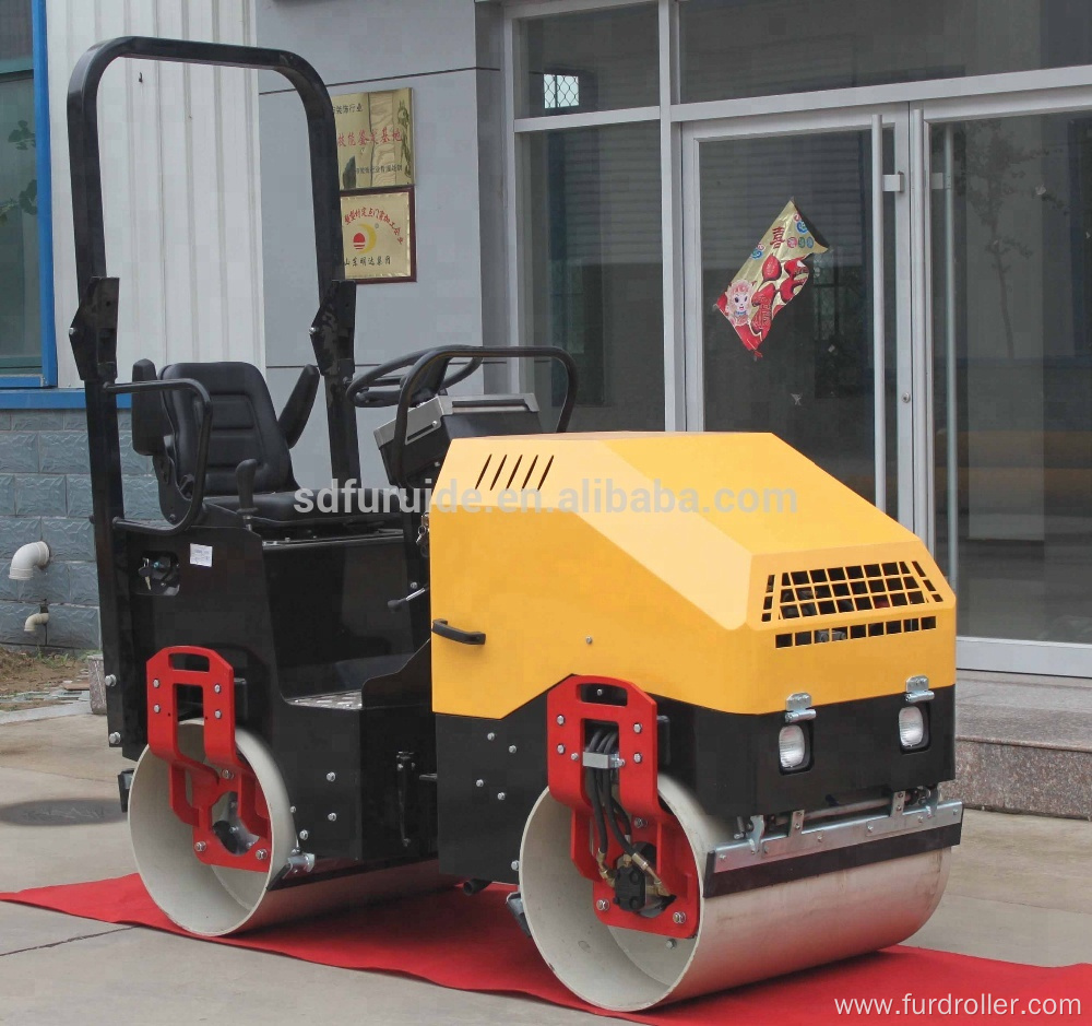 Russia popular used small vibratory road roller asphalt compaction roller(FYL-900)