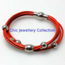Red Silk-screen Fashionable Leather Wrist Bracelets Outlet With Metallic Luster
