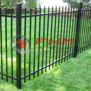 Hitam PVC Coated Metal Commercial Picket Fence