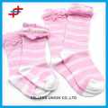 2015 couleur rose mignon Stripe modèle anti-dérapant chaussettes pour jeunes filles