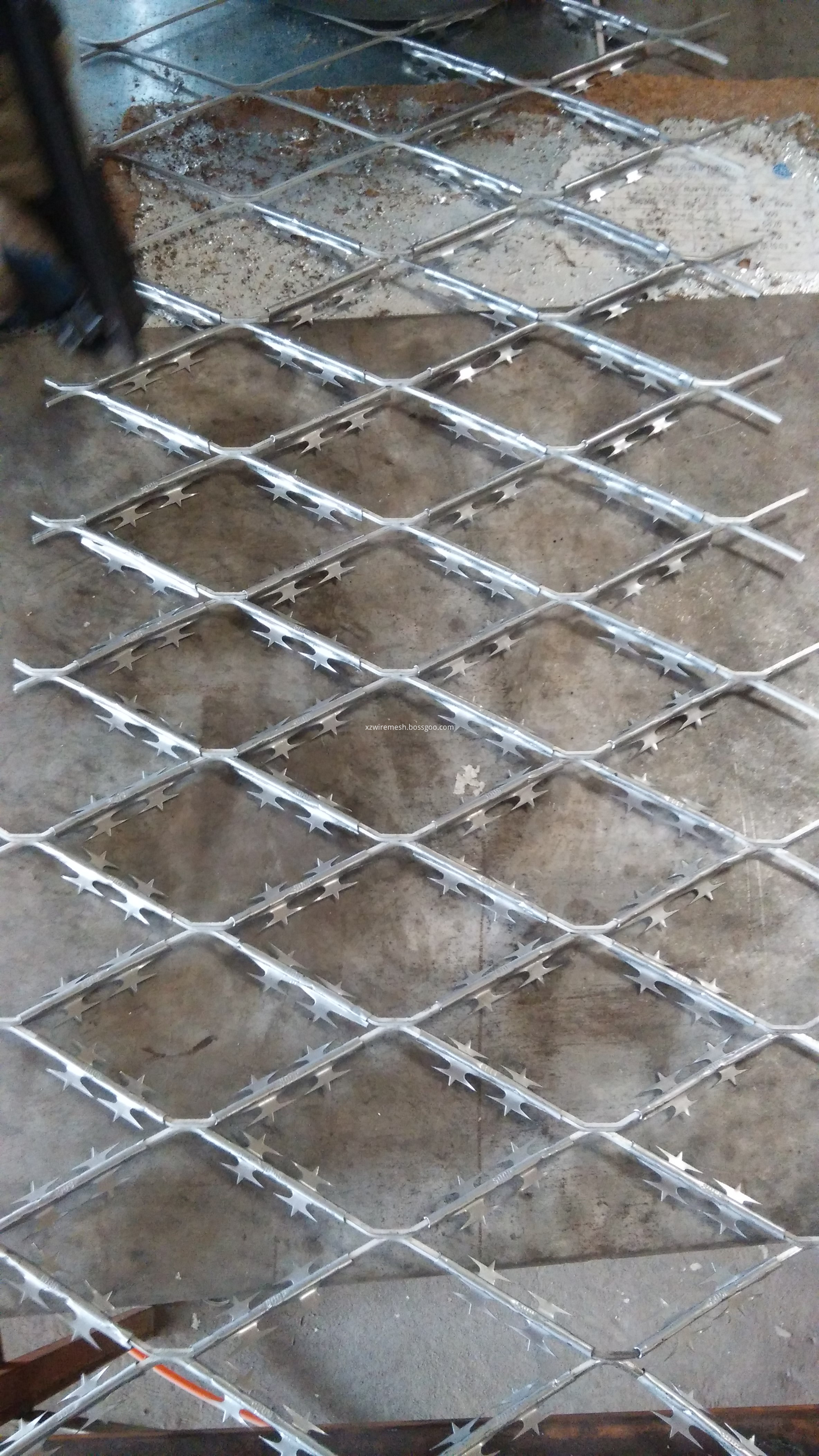 Barbed Expanded Metal Mesh