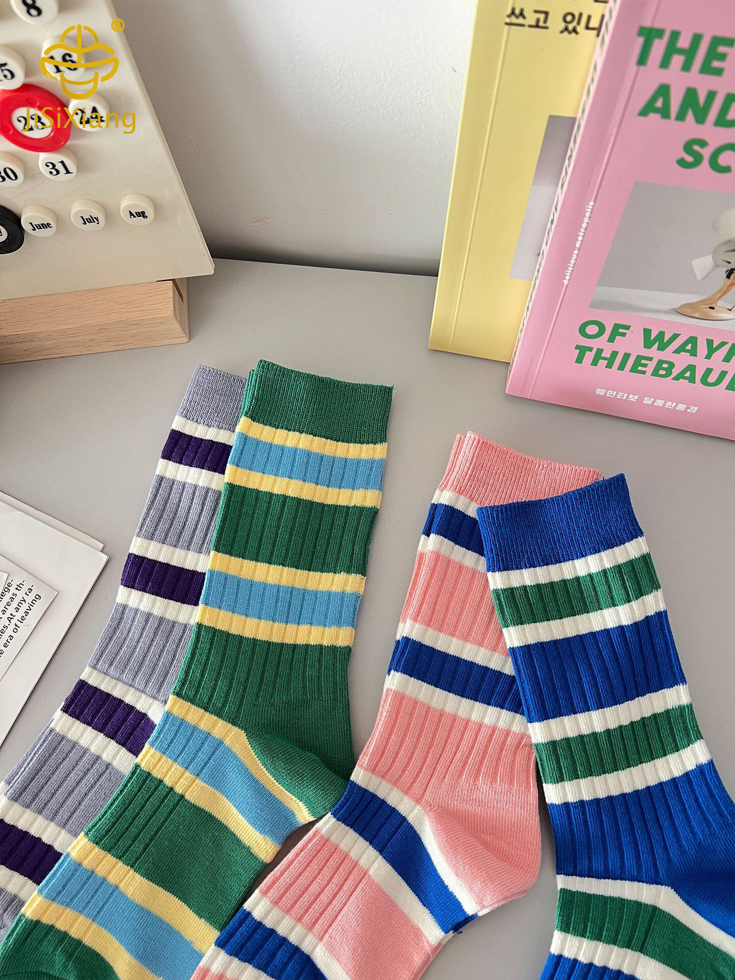 색상면 양말이있는 줄무늬 미드 튜브 양말 striped mid tube socks with colored cotton sock