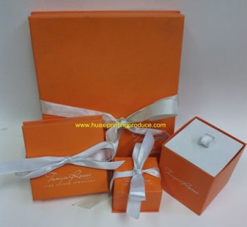 Square-shaped Jewely Boxes