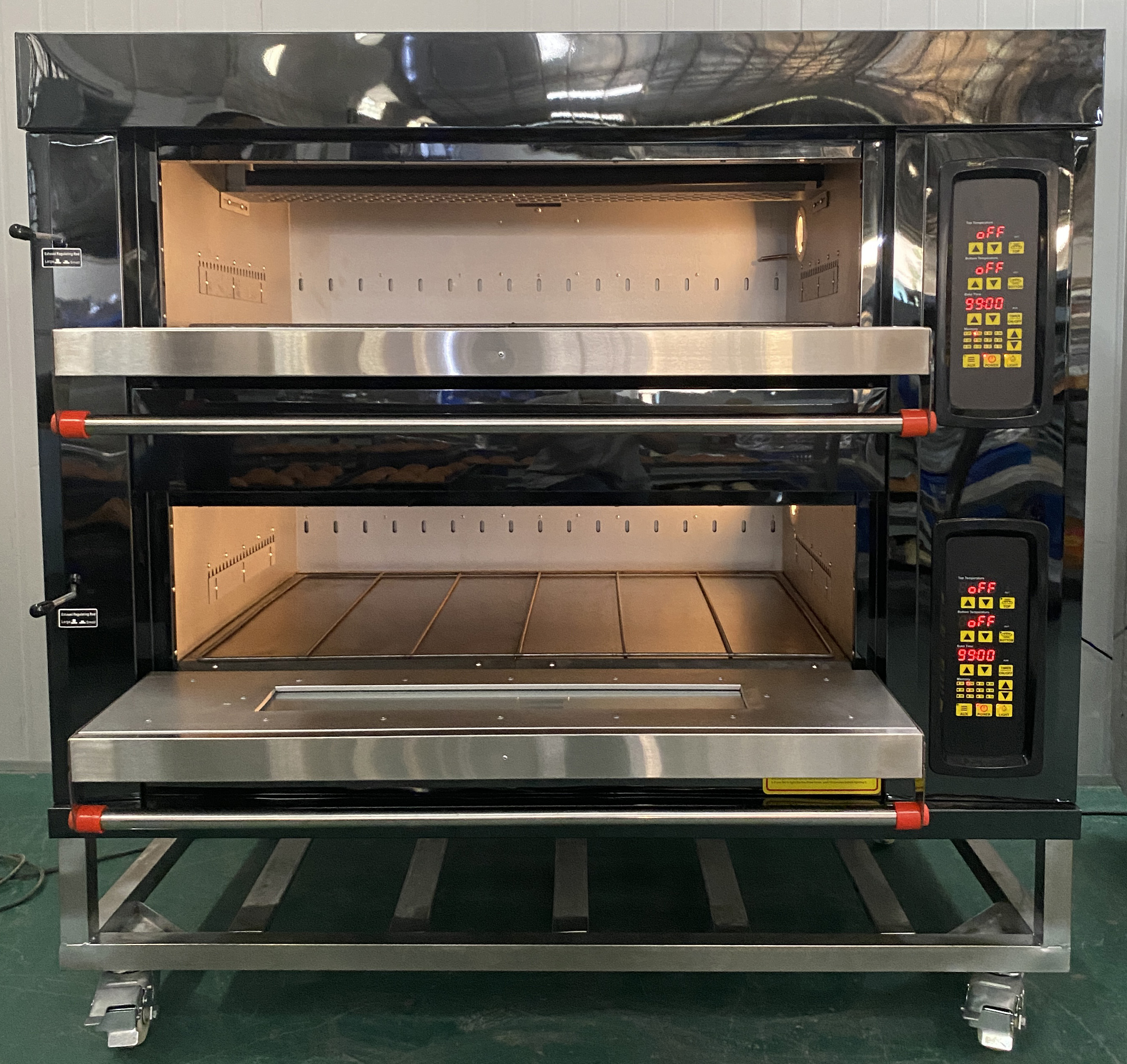 Computer Controller 2 Deck 4 Tray Gas Bread Baking Oven Bakery Machine Kitchen Equipment with Tray Size 46*66 (YFB46-204GC)