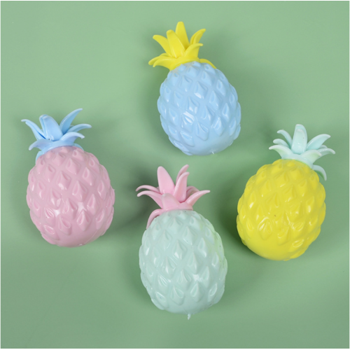 Les jouets souples serrent l&#39;ananas