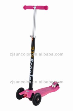 Maxi Scooter ith Two Front Wheels