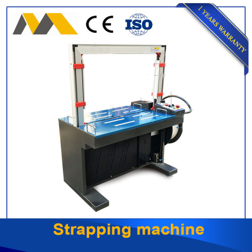 Máquina de cintar com sistema de controle automático de arco de ferro