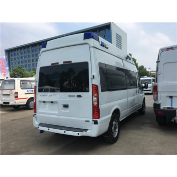 Transporte ferido 5 metros carro de emergência do hospital