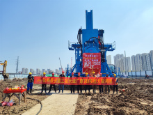 Crawler crane mounted undergroud forming machine