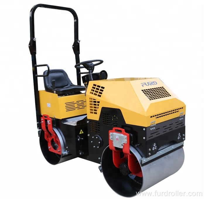 Water spraying controlled road roller for asphalt laying