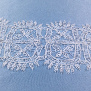 Ivory Guipure Scalloped Lace Trim