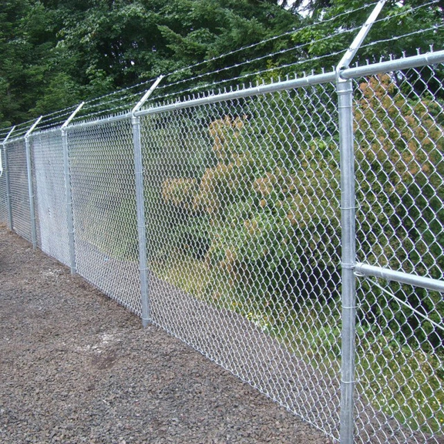 Wholesale Galvanized Wire Mesh Chain Link Fence and Barbed Wire Fence Farm Fence