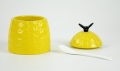 Keramik canister makanan berbentuk lebah kuning dengan penutup