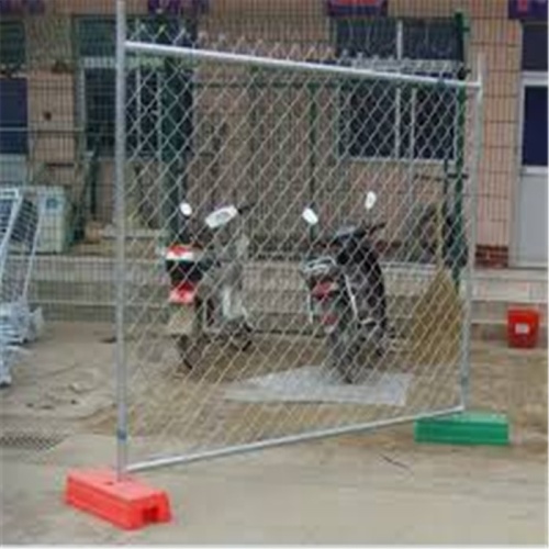 stand-alone chain link fence panels