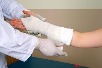 Orthopedic medical fiber bandage and splint