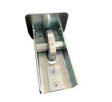 Cantilever gate guide wheel roller