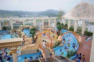 Lazy River Water Park / Amusement Park / Outdoor Entertainm
