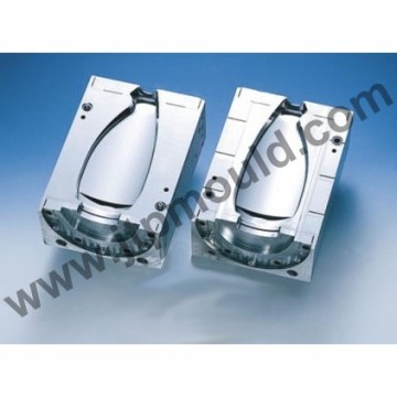 Plastic bottle blowing mold