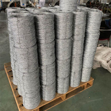 Galvanized or pvc coated barbed wire