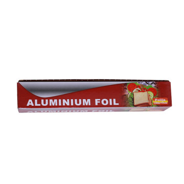 Rouleau d&#39;aluminium dans la cuisine pour l&#39;emballage de la nourriture