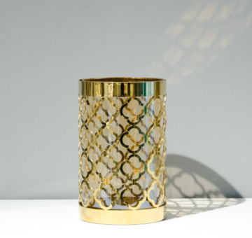 Gold metal flower-ware