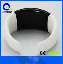 fashion bluetooth watch vibrate  with speaker