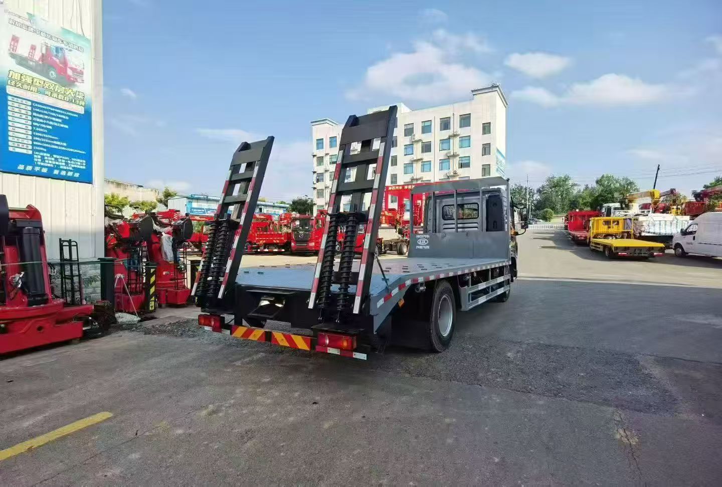 Прочный бортовой транспортный автомобиль Durable Flatbed Transport Vehicle