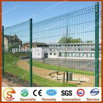 PVC coating curvy wire mesh fence post Used metal fence post