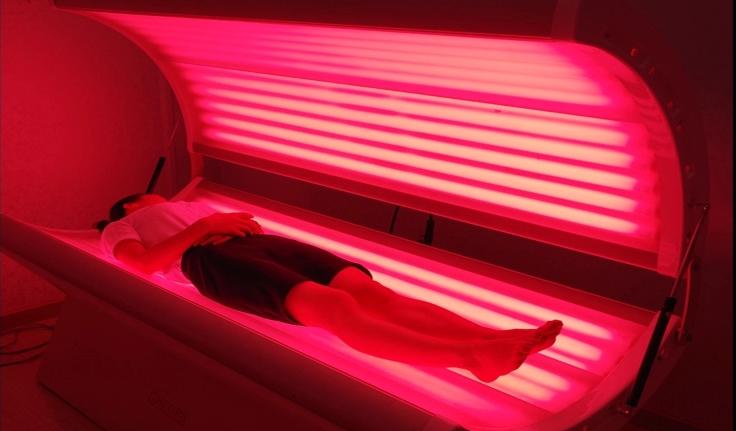 Led light therapy bed