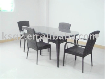 Combined table / chair