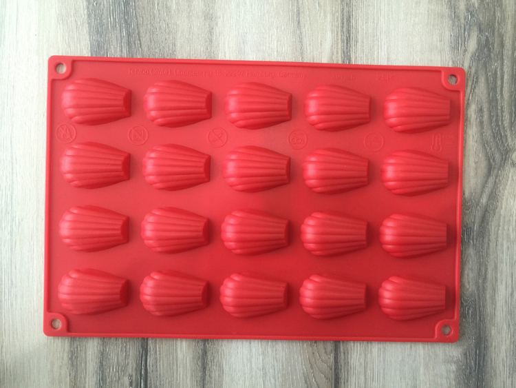 Manufacturer Selling Logo Custom OEM Shell Shaped Cake Silicone Bake Mold