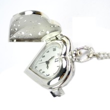 Couples Retro Style Hollow Heart Silver Quartz Carved Pocket Watches With Chains