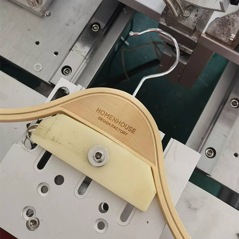 ماكينة صنع المعلقات الخشبية wooden hanger making machine