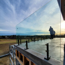 Custom balcony railing assembly glass clip handrail support