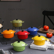 Glassa di colore rotondo mini casseruola in ceramica con coperchio