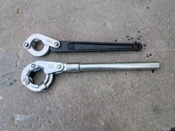 Wearable Diamond Circle Wrench For Tighten Or Loose Tubes During Drilling