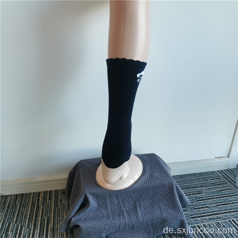 Kundenspezifische Nylon-Strick-Crew-Socken aus gesticktem Blumenmuster für Damen