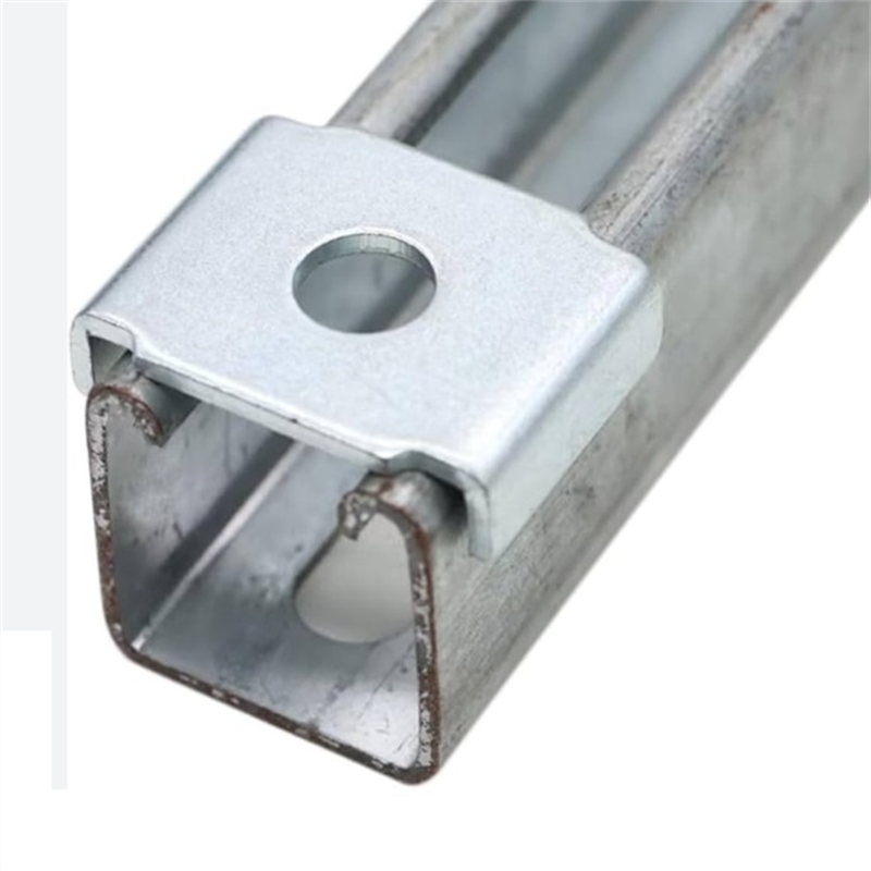 Szénacél rugós csatorna nyereg alátét lemez rögzítő