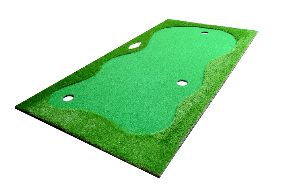 لعبة غولف وضع حصيرة العشب الأخضر على الخرسانة