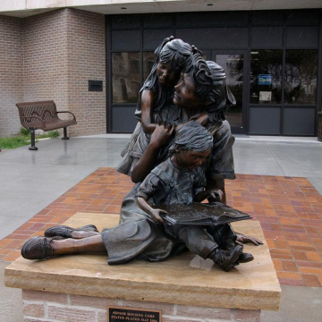 Garden decoration Mom and children reading life bronze sculpture