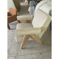 HommageàPierreJeanneretによるCapitol Complex Armchair