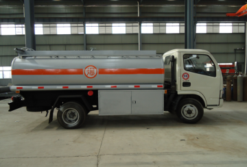 Dongfeng 5000 Liters fuel tank truck