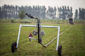 Hose reel irrigator sprinkler spray machine