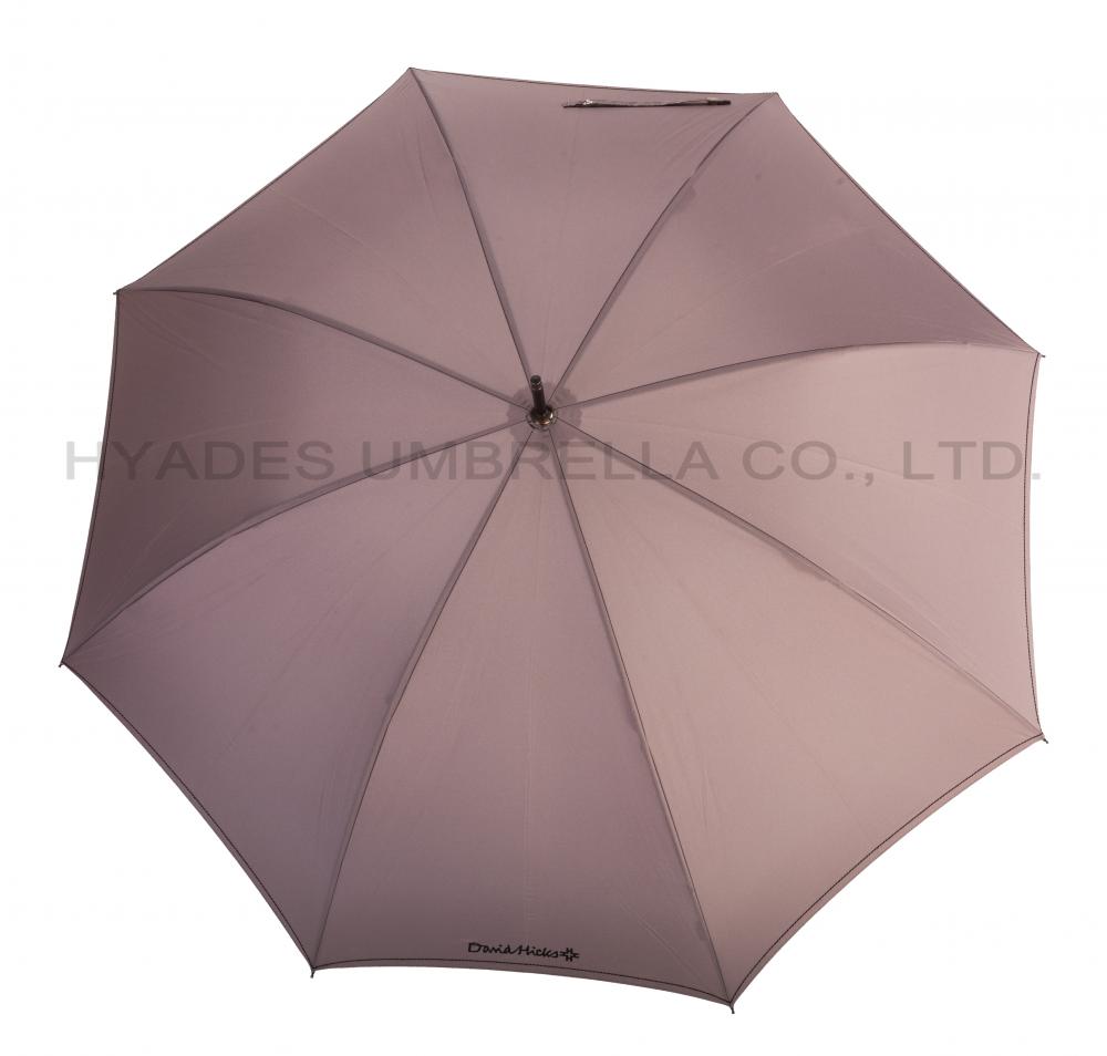 Parapluie droit homme classique ouvert à la main